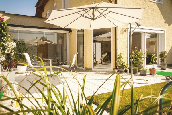 What is an Offset Patio Umbrella and How to Enjoy It.